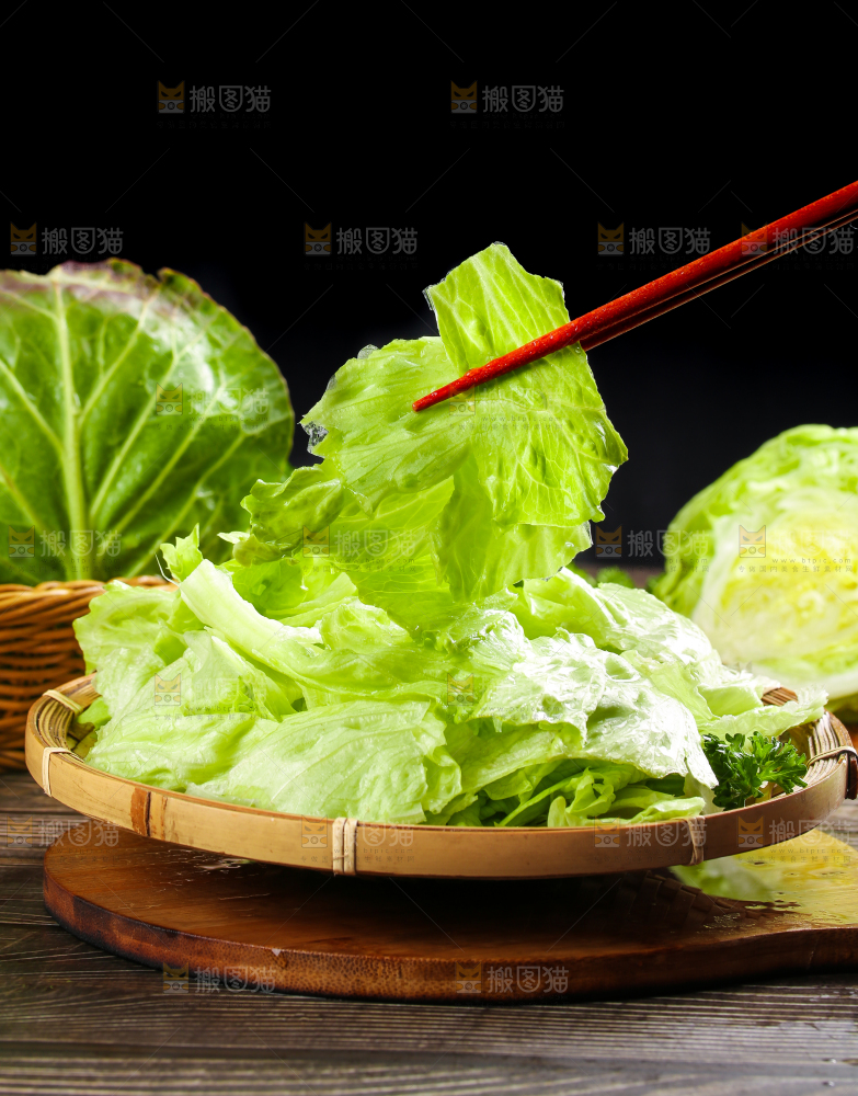 深底上的圆形生菜