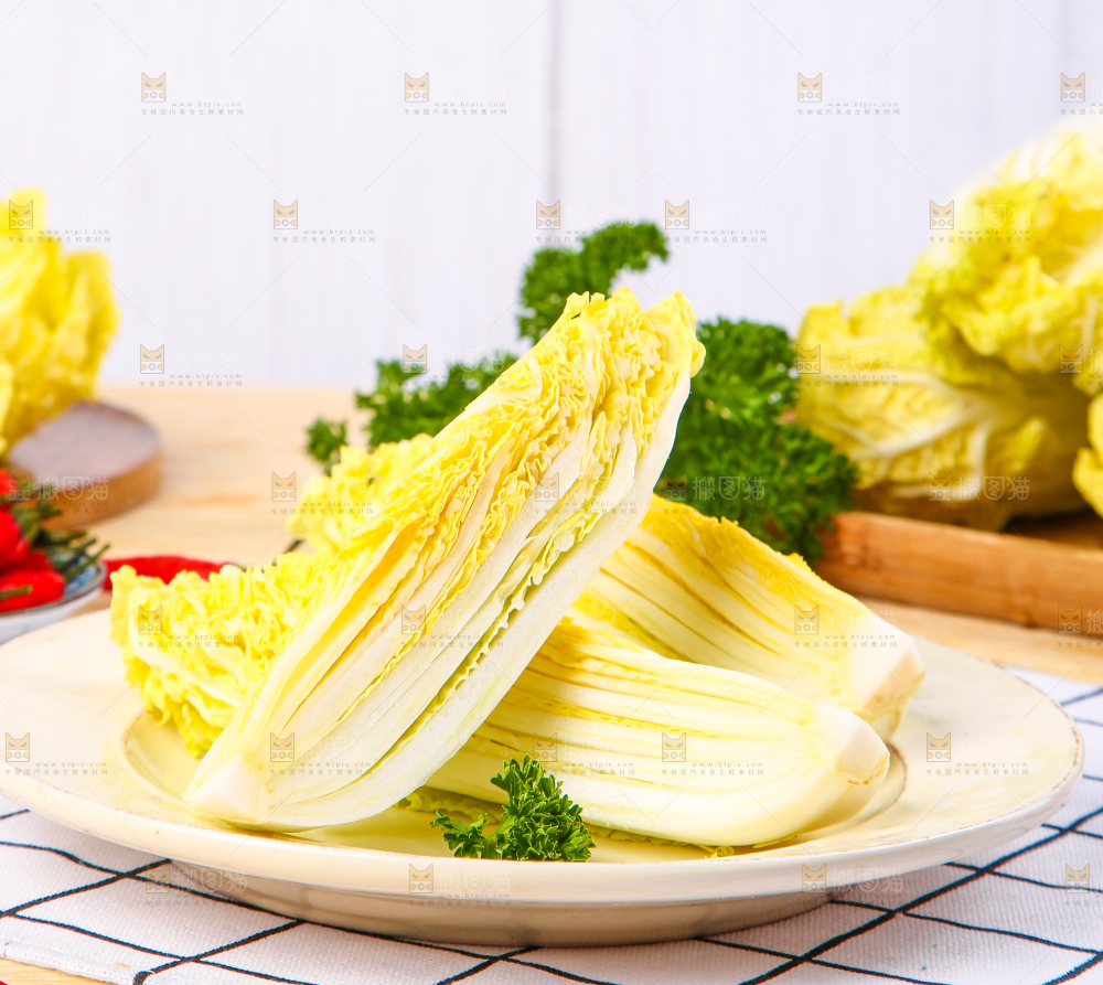 盘子里装着娃娃菜
