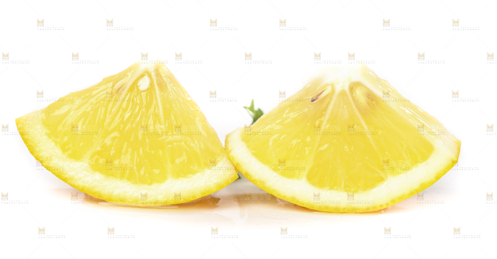 白底上摆放着柠檬鲜果
