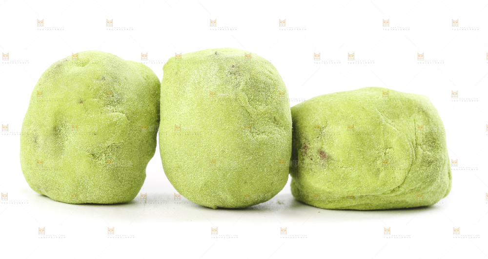 白底上的抹茶味奶枣