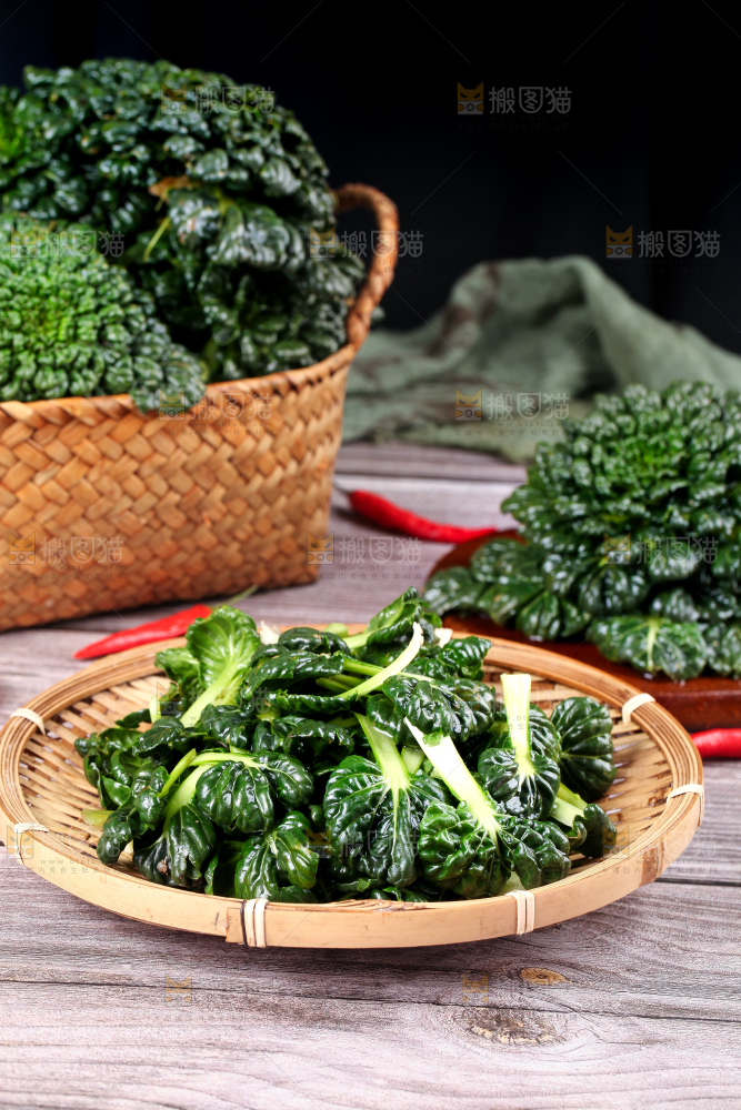 篮子里的新鲜菊花菜