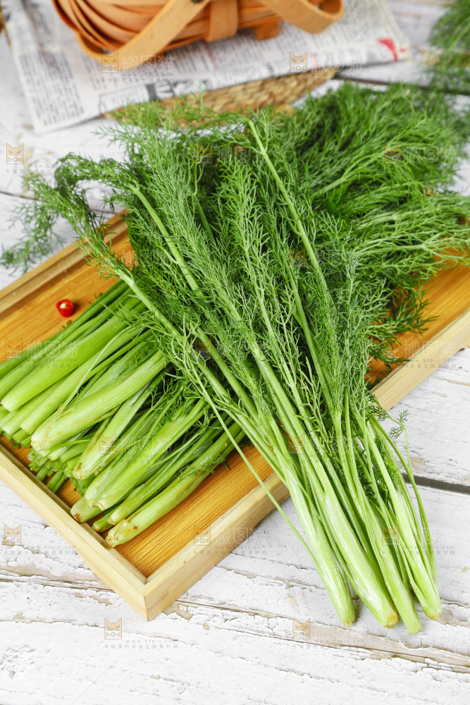 盘子里的云南小茴香菜