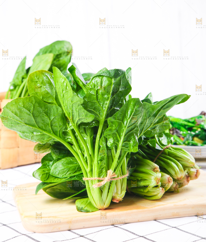 白格子底上的嫩菠菜
