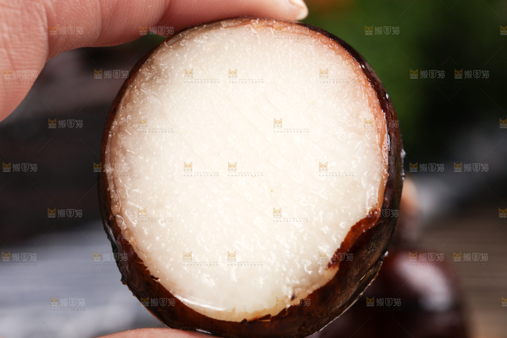 竹垫子上放着广西马蹄