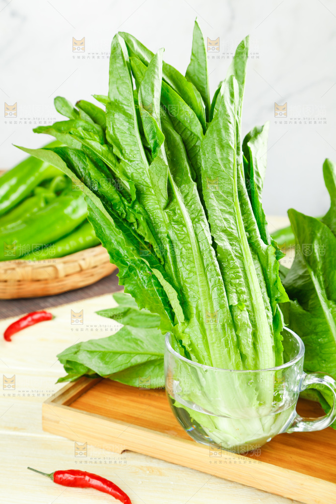 木板上的米香油麦菜