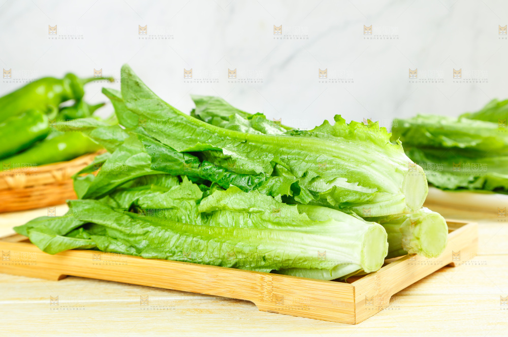 木板上的米香油麦菜
