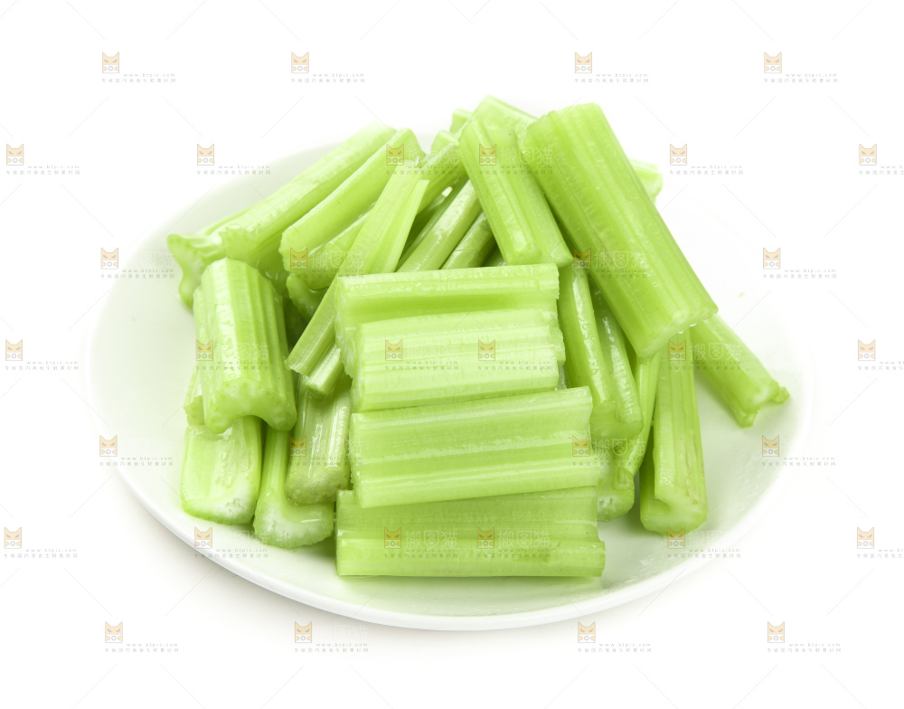 盘子里装着新鲜西芹