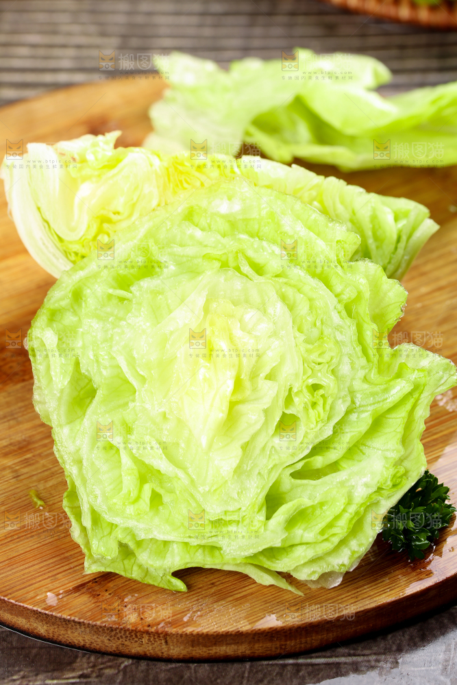 深底上的圆形生菜