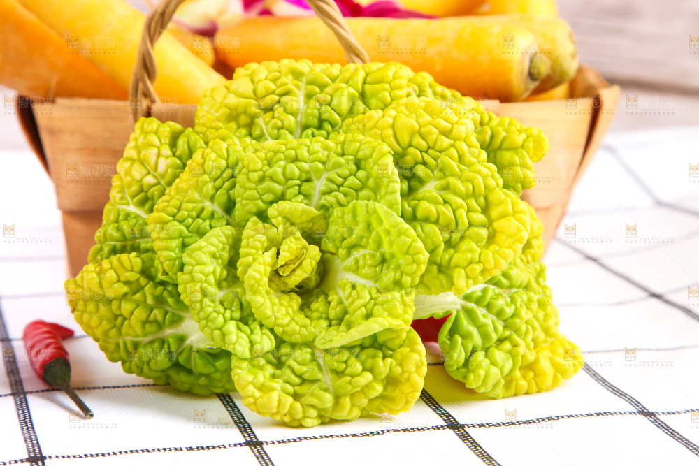 篮子里装着乌塌菜