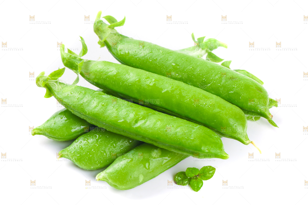白底上放着一堆豌豆