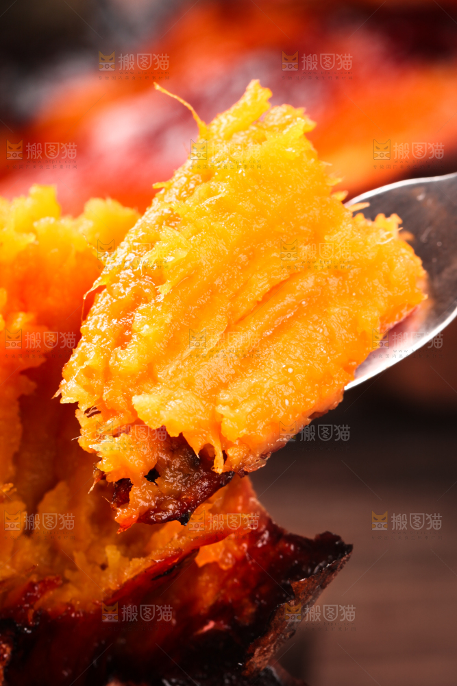 叉子叉着烟薯