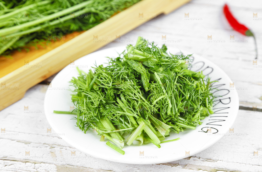 盘子里的云南小茴香菜