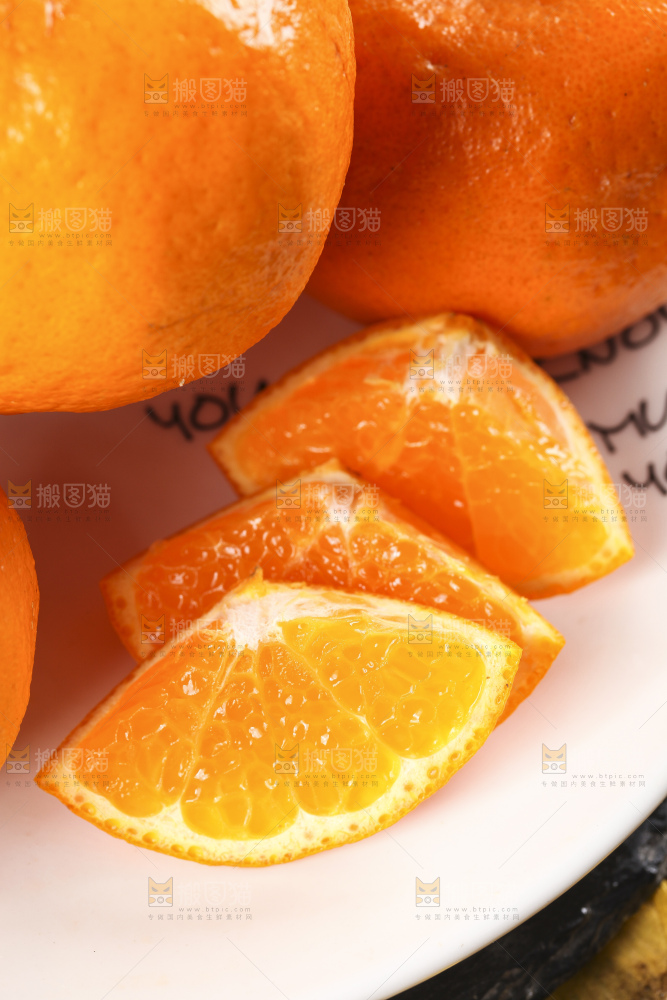 盘子里装着永春芦柑