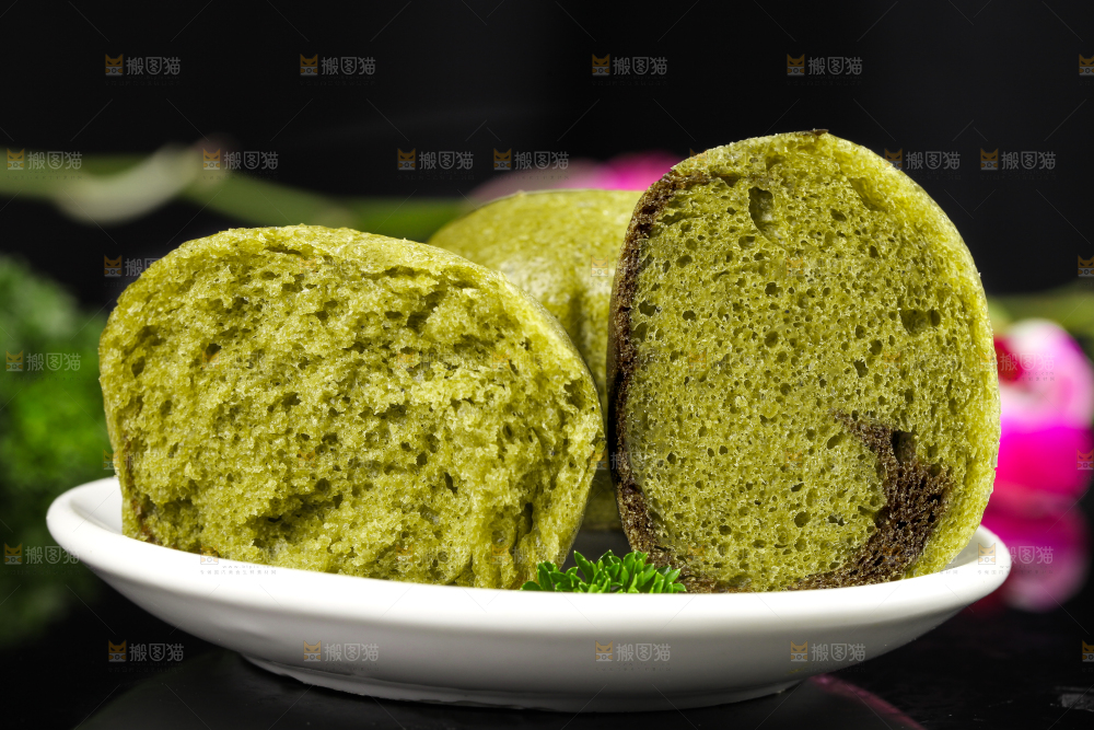 盘子里装着广式马拉糕