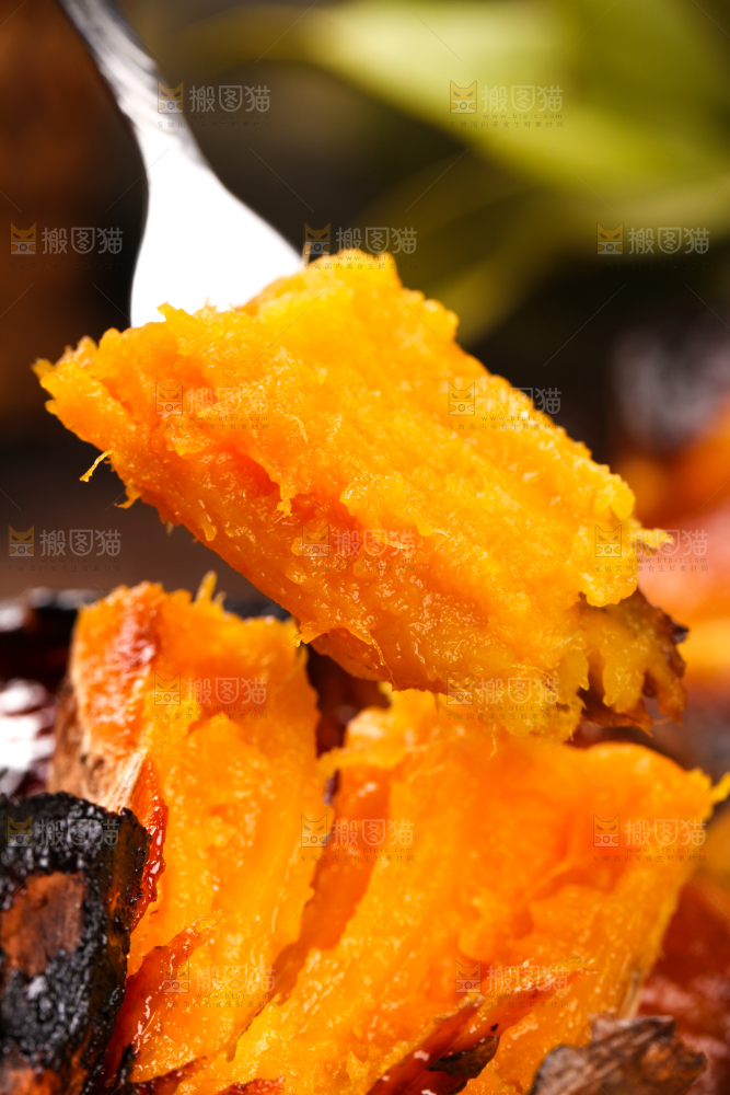 叉子叉着烟薯