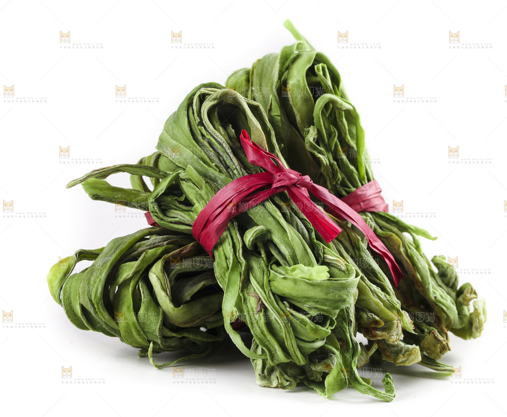 白底上放着干苔菜