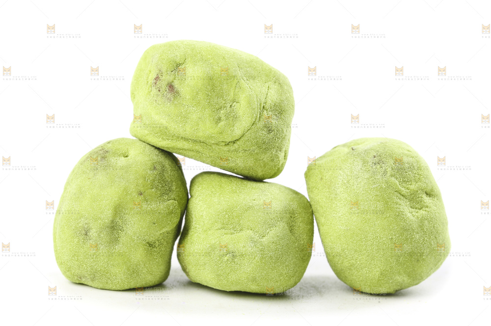 白底上的抹茶味奶枣