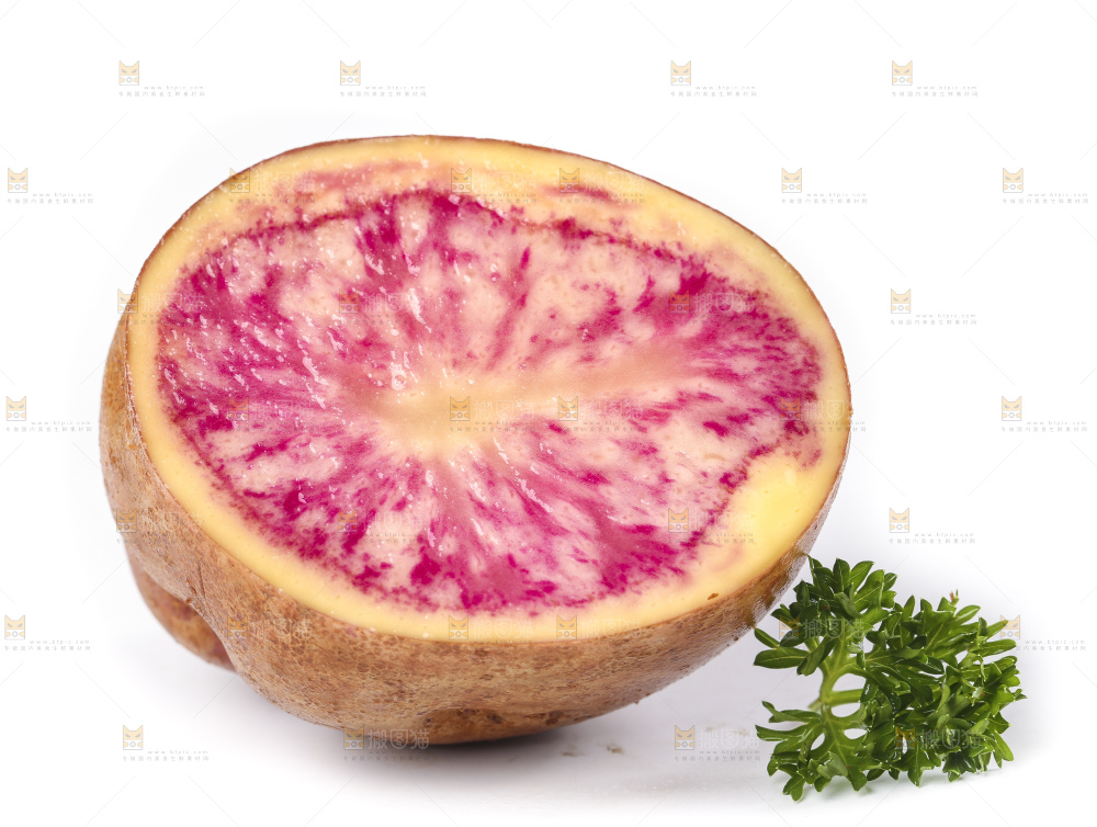 白底上放着云南七彩土豆