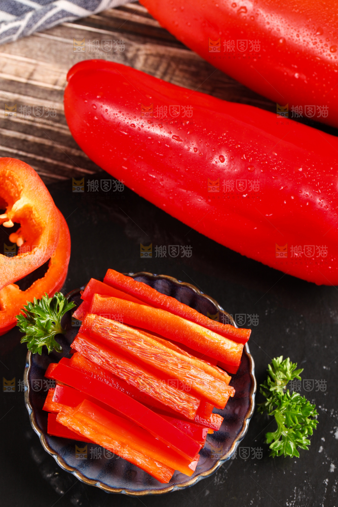 石板上的山东红辣椒