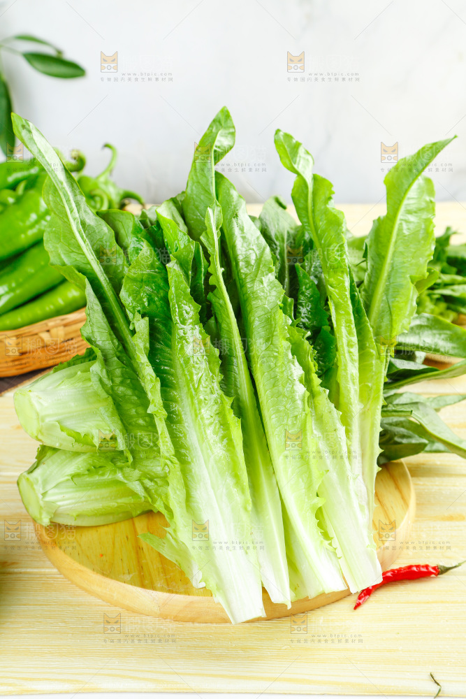 木板上的米香油麦菜