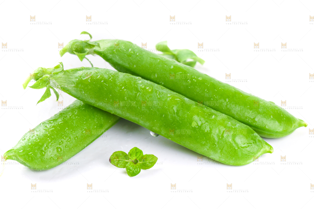 白底上放着一堆豌豆