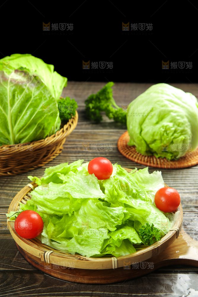 深底上的圆形生菜
