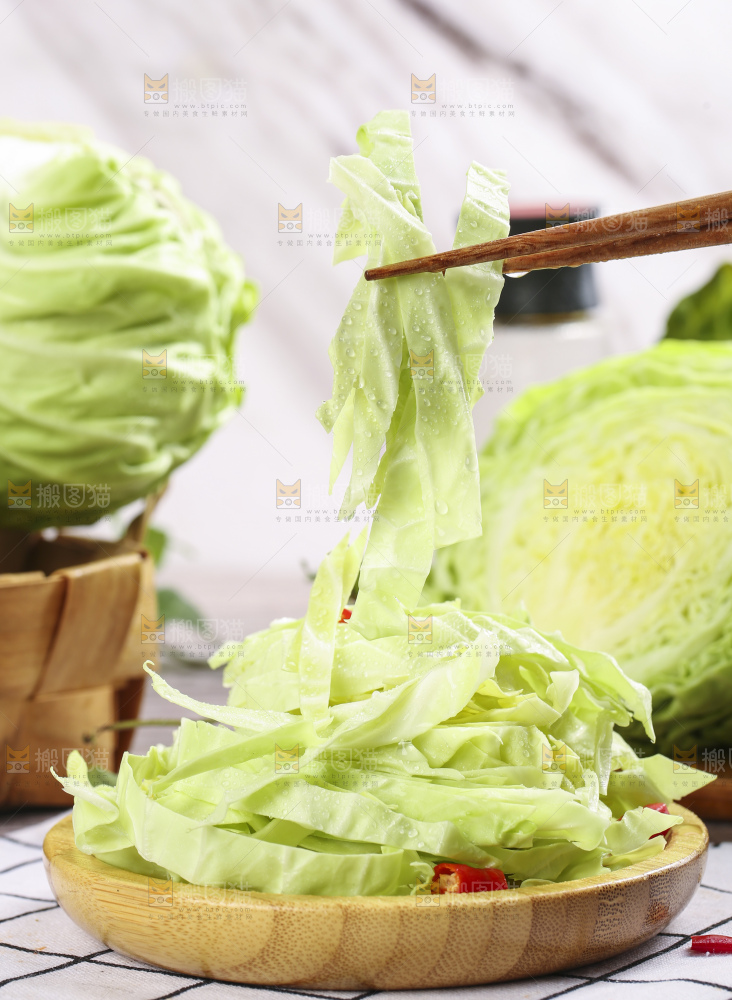 盘子里装着包心菜