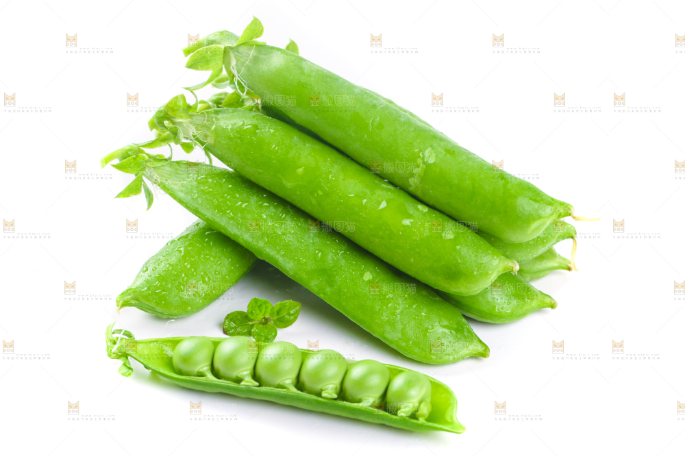 白底上放着一堆豌豆
