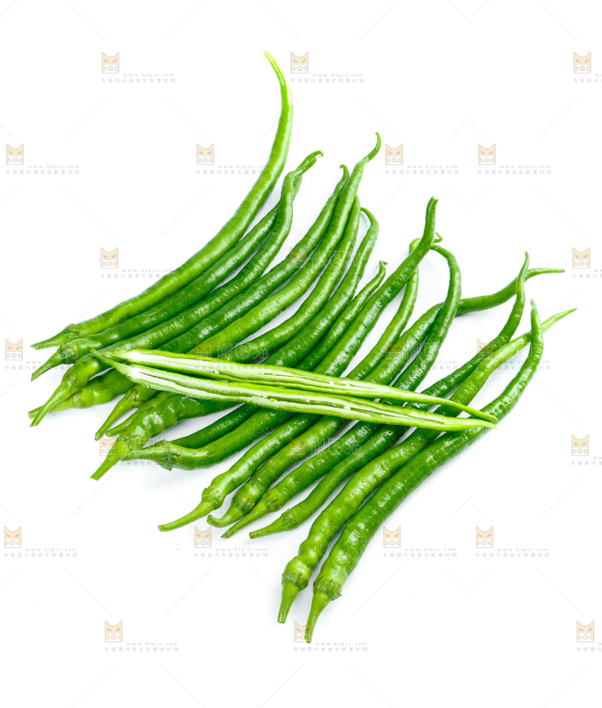 白底上放着二荆条辣椒