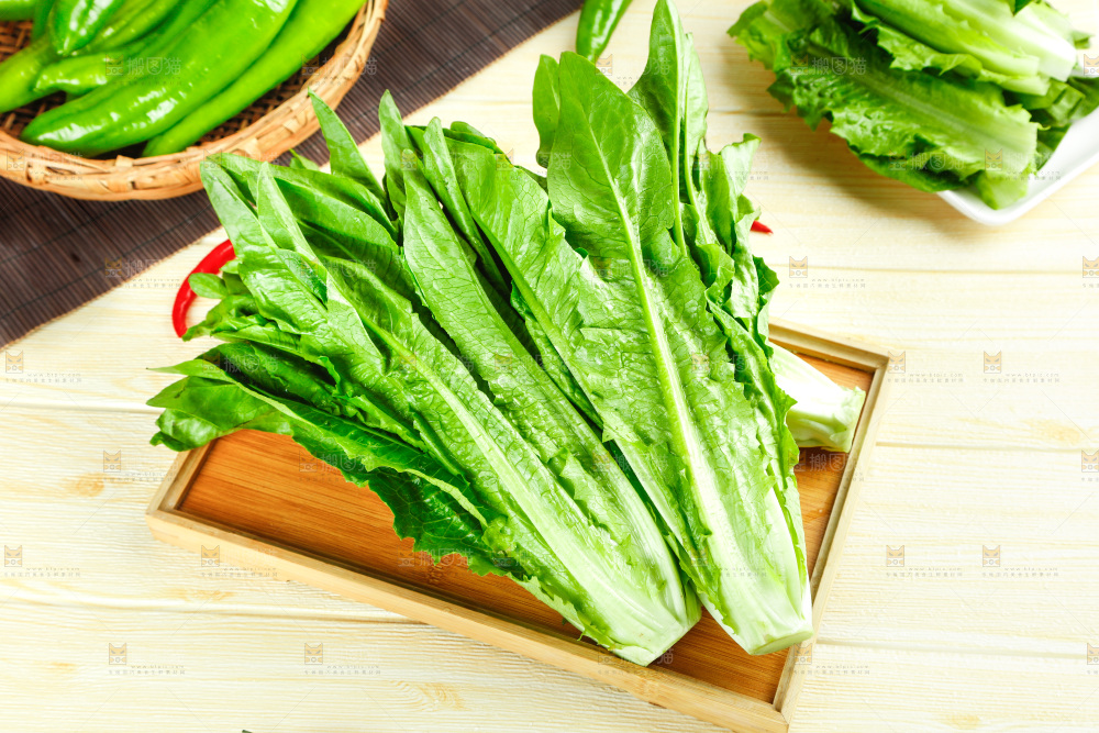木板上的米香油麦菜