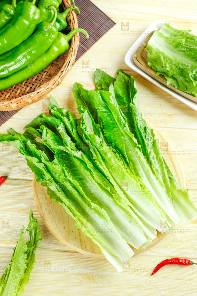 木板上的米香油麦菜
