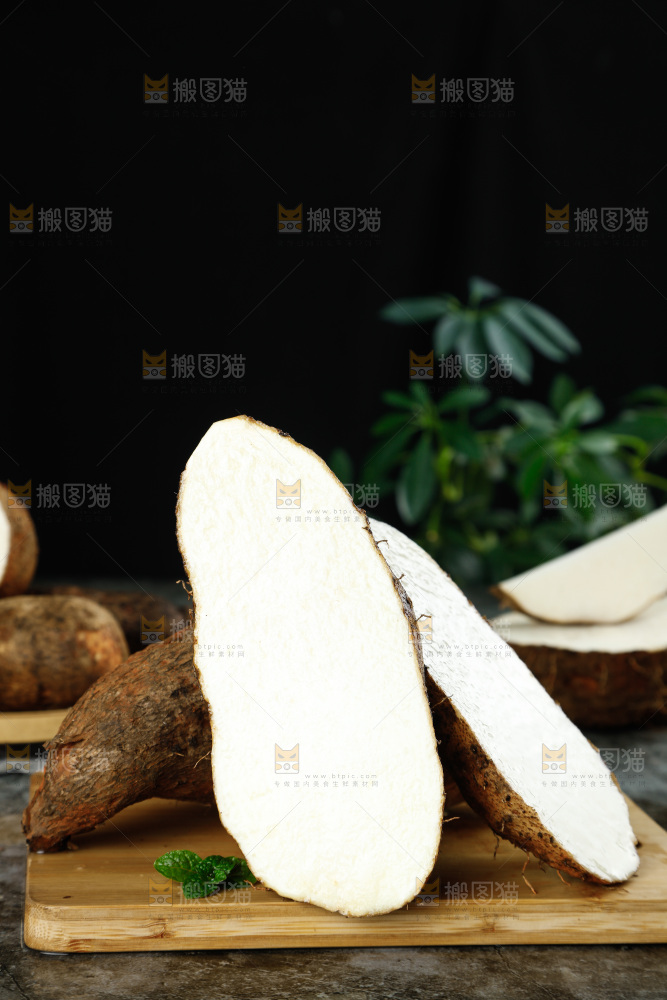 木板上放着秤砣山药
