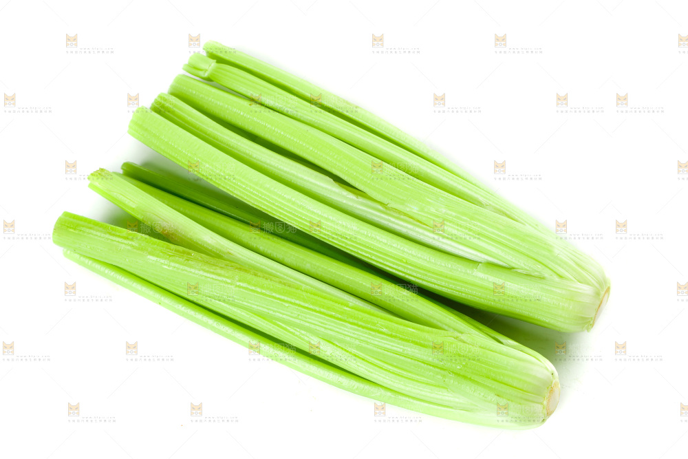 白底上放着西洋芹
