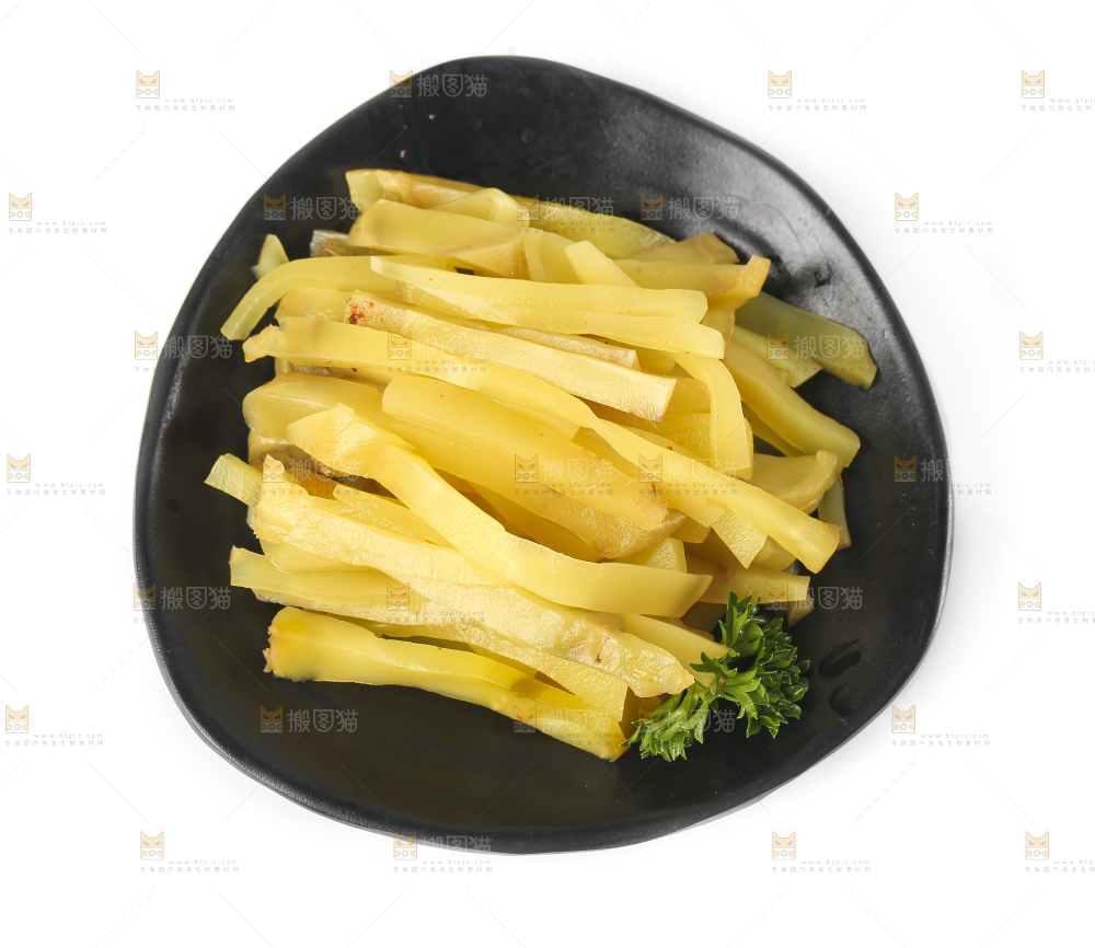 白底上放着腌制榨菜