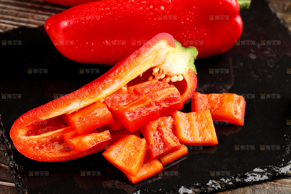 石板上的山东红辣椒