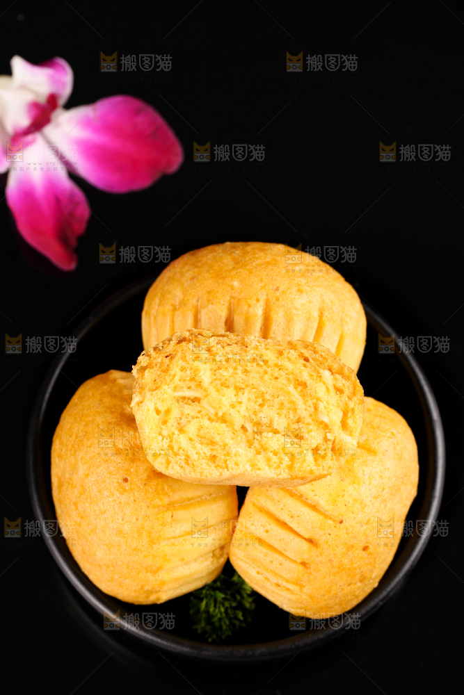 盘子里装着古法马拉糕