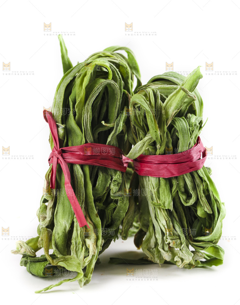 白底上放着干苔菜
