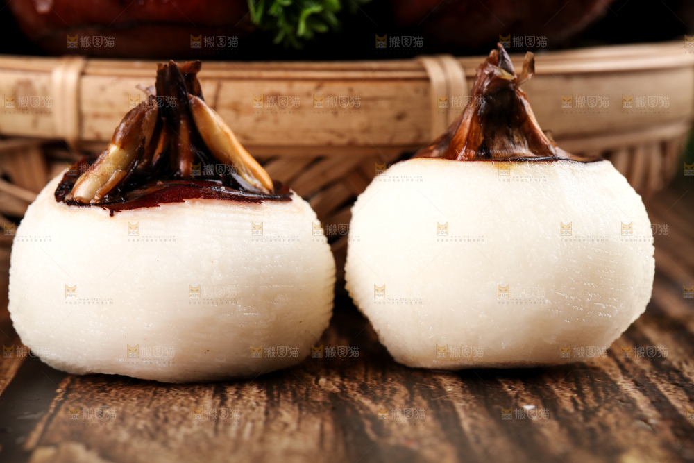 篮子里的红马蹄