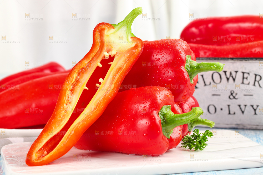 石板上的山东红辣椒