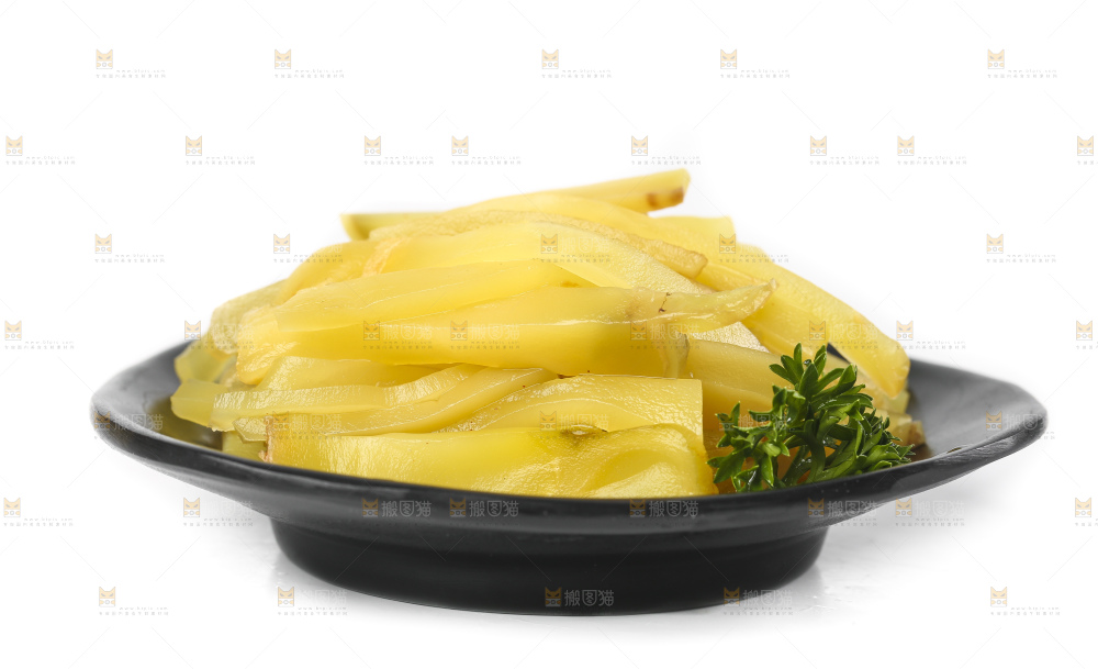 白底上放着腌制榨菜