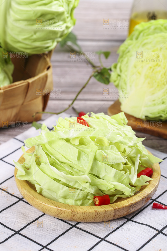 盘子里装着包心菜