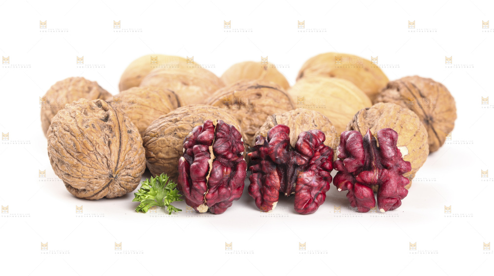 白底上的红仁核桃