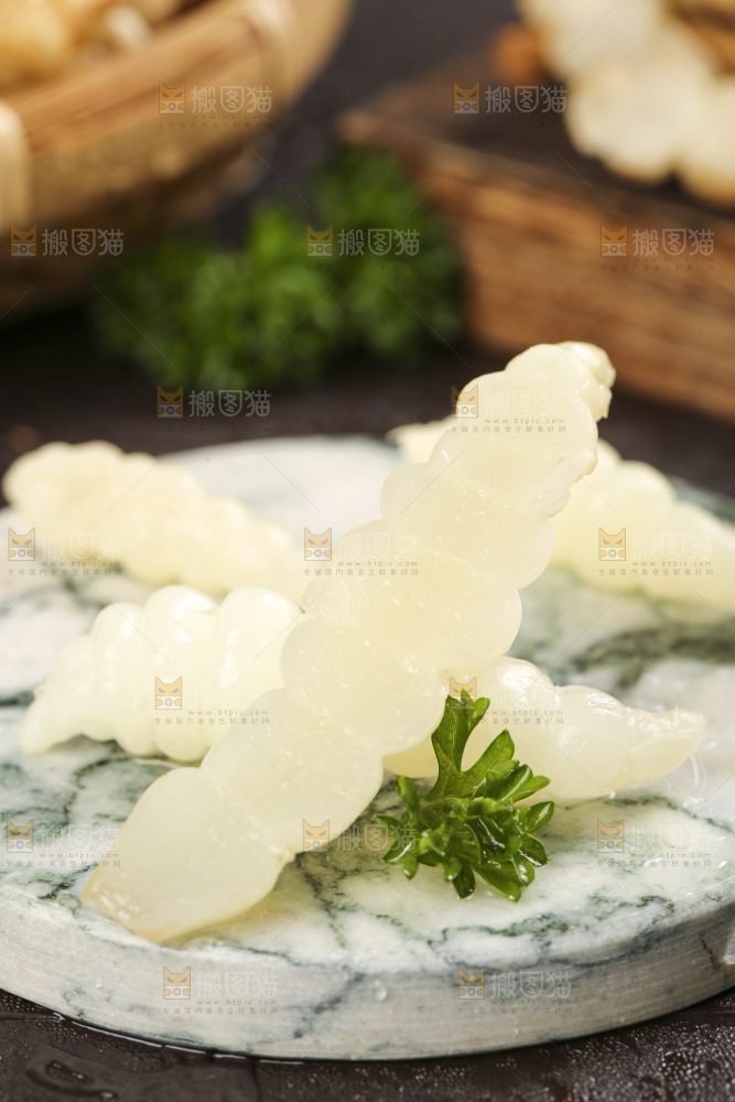 盘子里装着地牯牛
