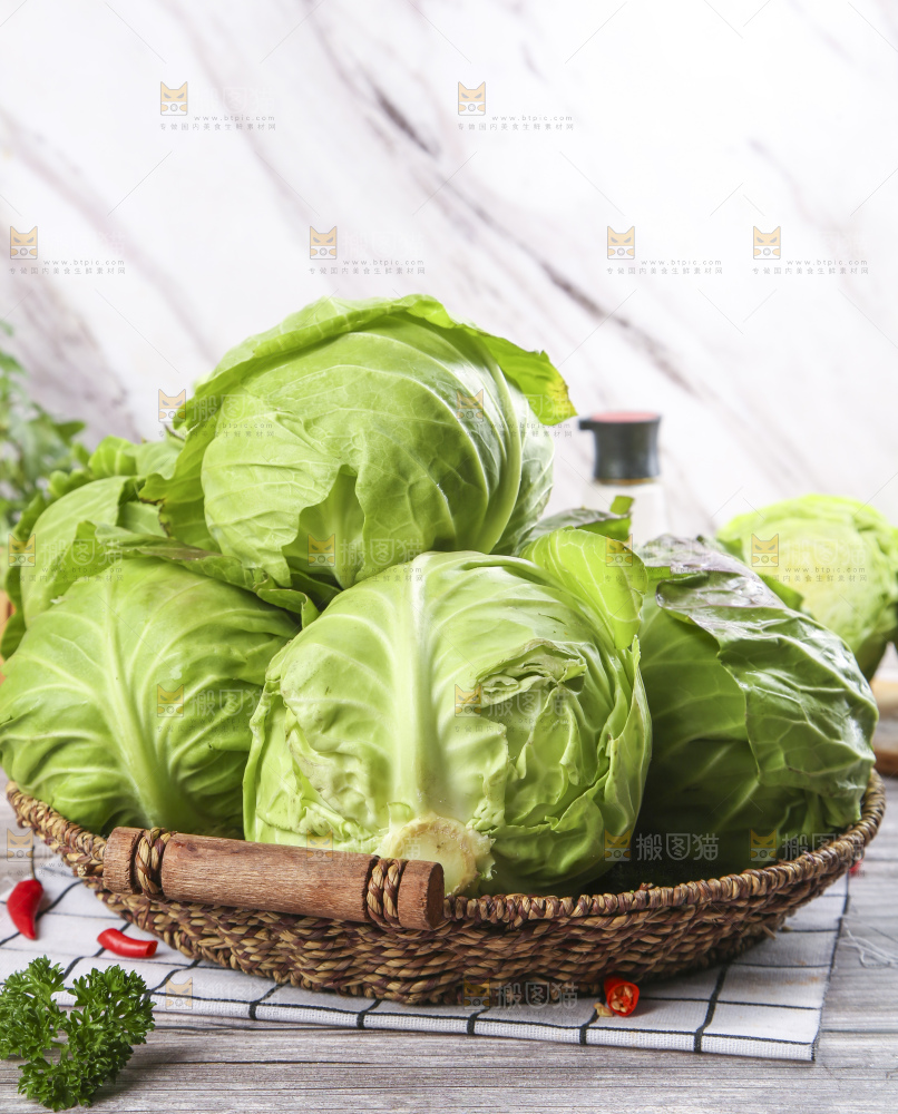盘子里装着包心菜