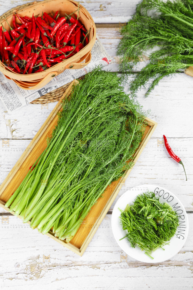 盘子里的云南小茴香菜