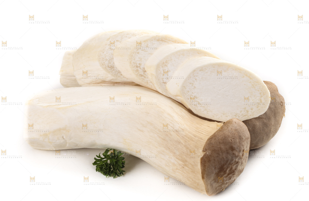 白底上放着大鸡腿菇