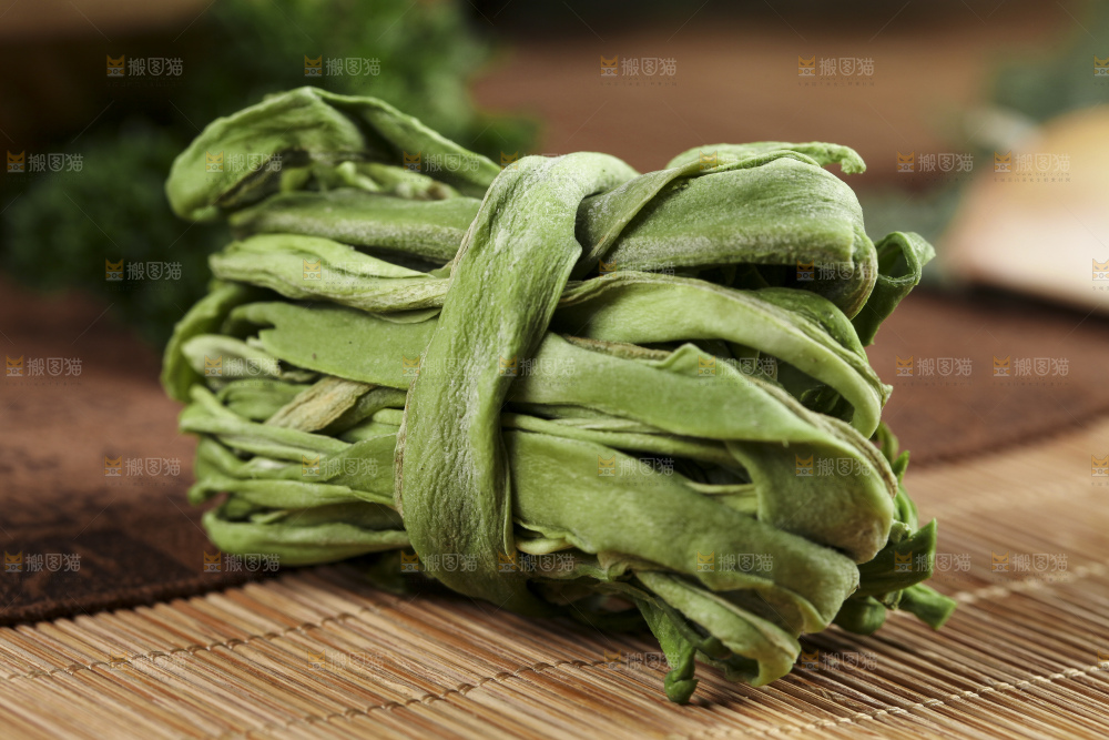 竹底上放着涡阳苔菜