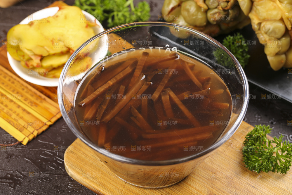 碗里泡着大头菜条