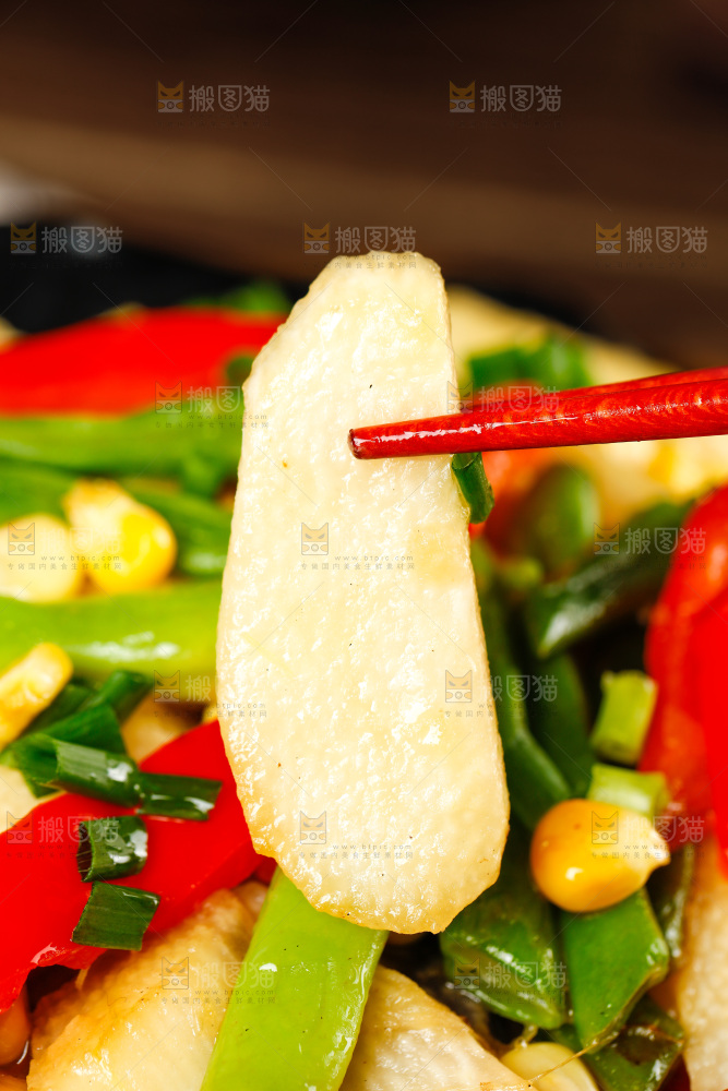 盘子里的山药炒四季豆