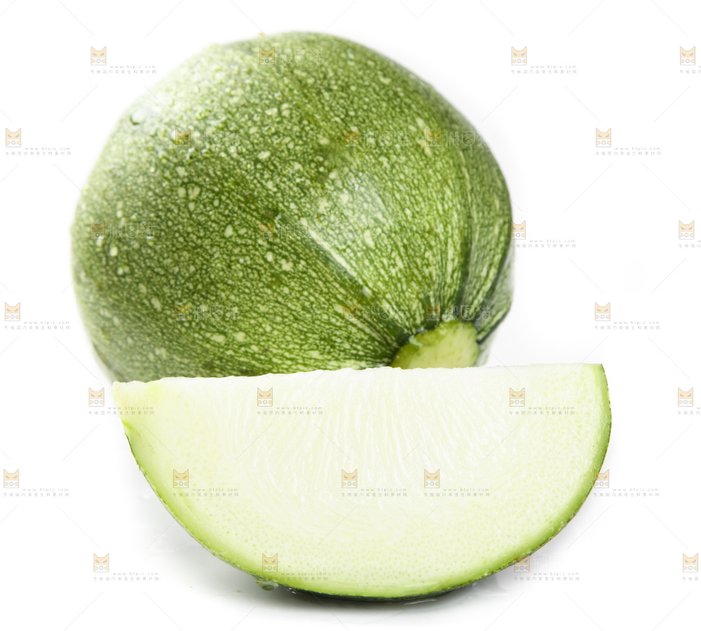 白底上的新鲜南瓜